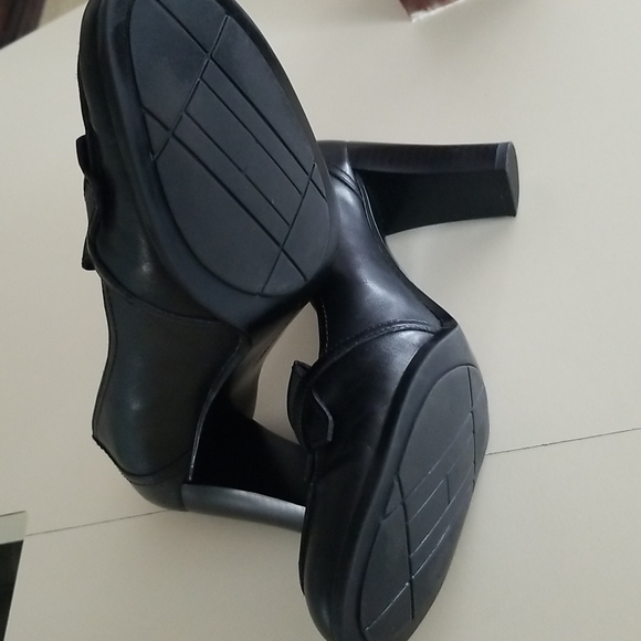 Tommy Hilfiger heels - Picture 9 of 9